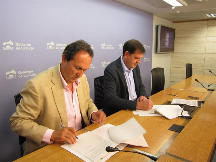 Firma convenio Agricultura con Asociación Barrio de las Bodegas