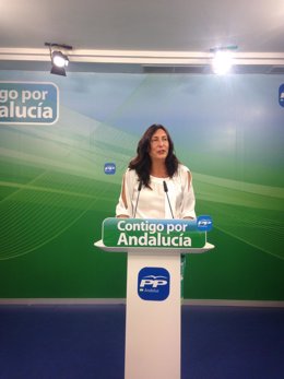 La secretaria general del PP-A, Dolores López, en rueda de prensa