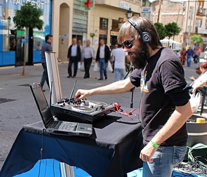 Melech Mechaya, los 'reyes de la fiesta' de la tradición klezmer. 