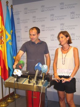 César González y Lara Martínez