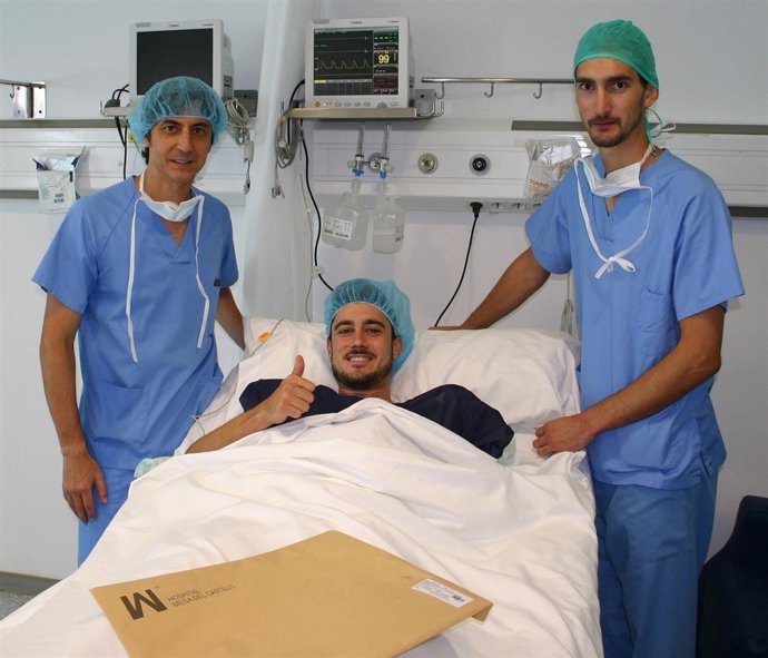 Javi Cabezas, delantero de La Hoya Lorca, operado con éxito en Mesa del Castillo