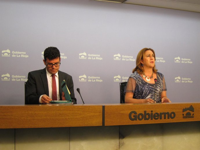 La portavoz del Gobierno Begoña Martínez y consejero Hacienda informan Consejo