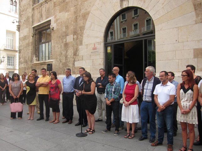 Oltra pronuncia un discurso de repulsa tras el minuto de silencio