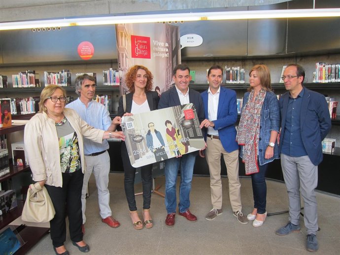 Román Rodríguez  presenta la tarjeta-bono 