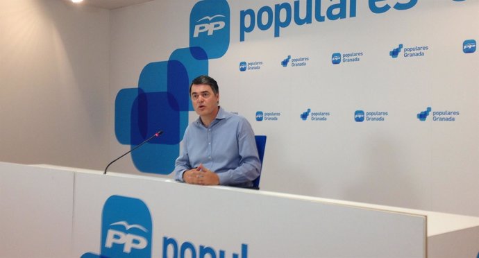 Carlos Rojas, del PP-A, en rueda de prensa en Granada