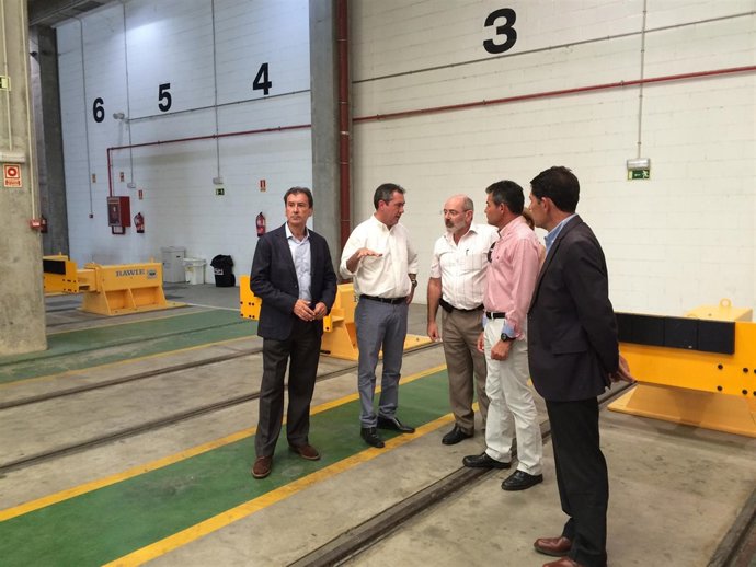 Espadas visita las cocheras del metrocentro y la estación del Prado.