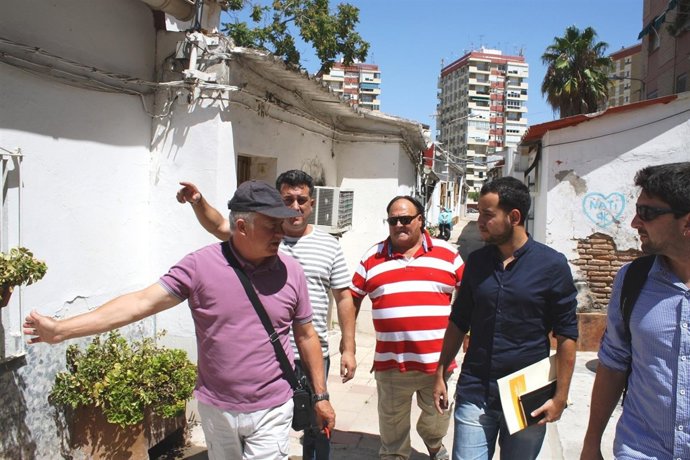 Daniel González Rojas visitando la barriada Guadaíra