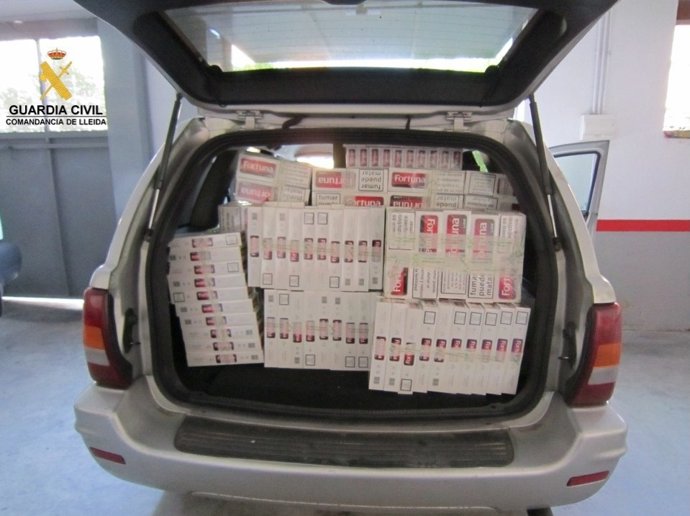 Vehículo intervenido con tabaco de contrabando