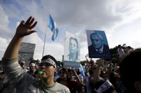 Empresario conservador lidera los sondeos en Guatemala