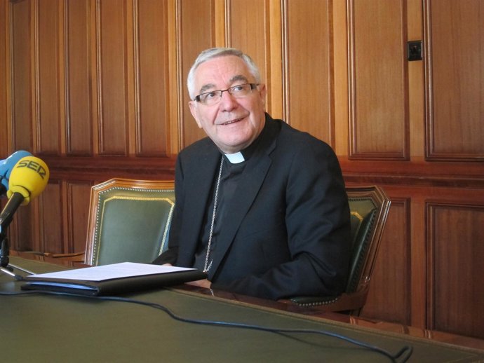 El obispo de Santander, Manuel Sánchez 