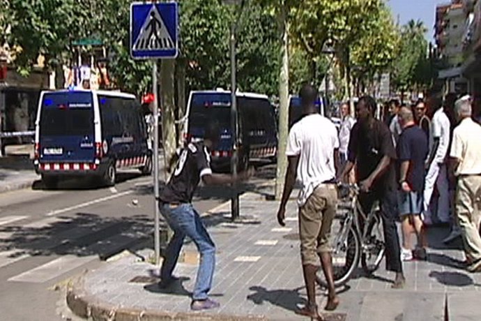 Graves disturbios en Salou por la muerte de un senegalés