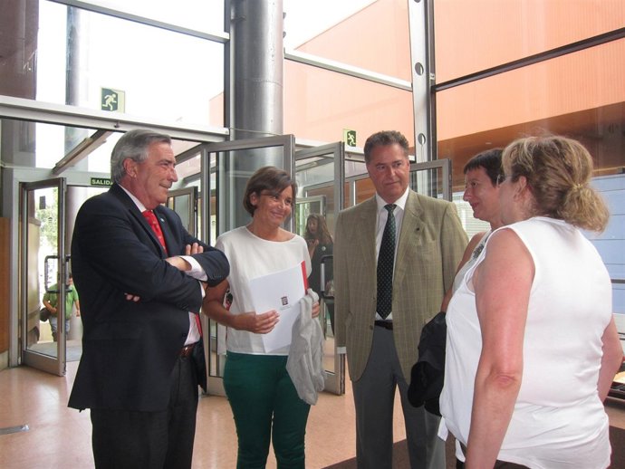 Carmen Moriyón, segunda por la izquierda