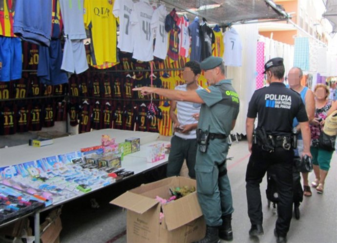 Incautadas más de 3.000 prendas textiles deportivas falsificadas en San Pedro 