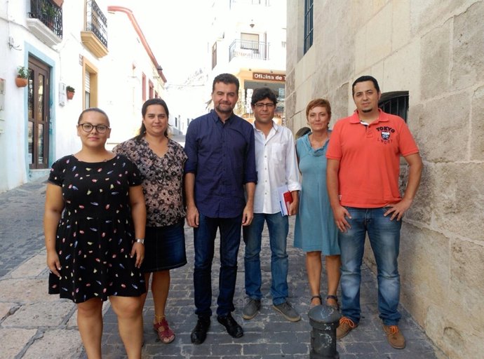 Antonio Maíllo durante su visita a Níjar