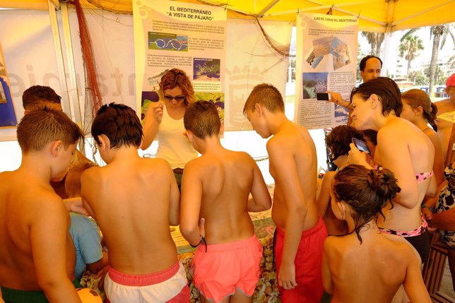 Campaña concienciación buenas prácticas en playa de Málaga