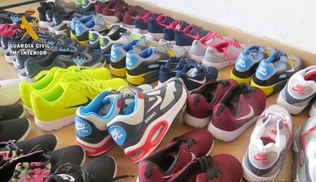 Falsificados Mochilas De La En Intervenidos Pares Zapatillas 195 Y XWEqYn