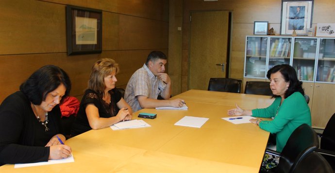 María Jesús Álvarez junto a representantes de los sindicatos agrarios 