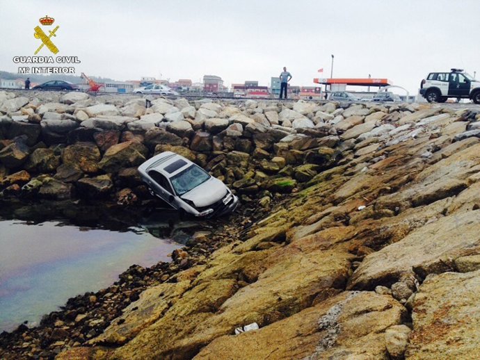 Coche precipitado al mar en Cabo de Cruz