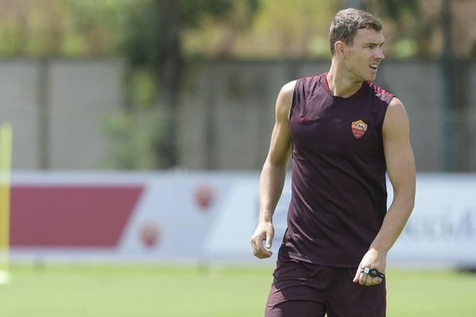 Dzeko, presentado como nuevo delantero de la Roma