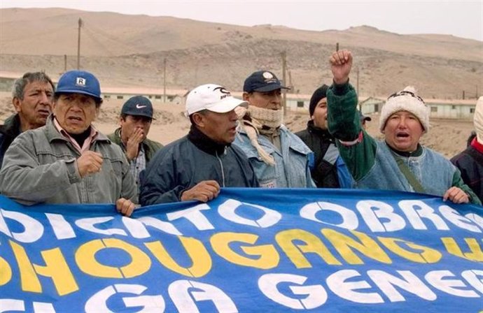 Trabajadores en huelga de la mina de hierro china Shougang,