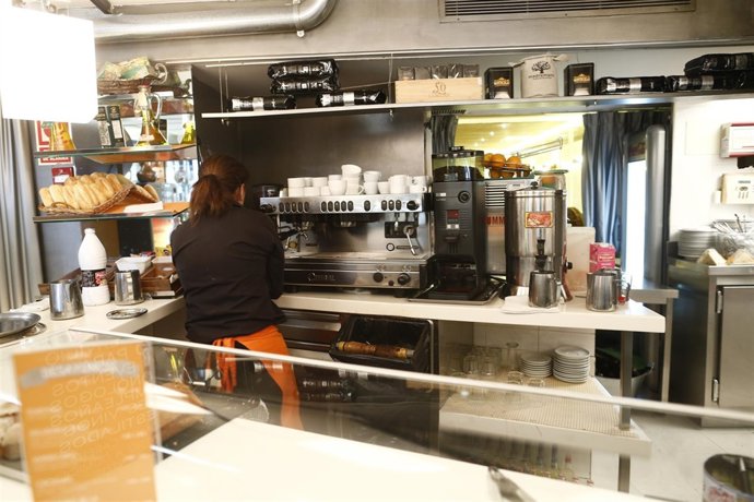 Trabajador, Trabajando, Camarero, Bar, Autónomo, Consumo, Cafetería