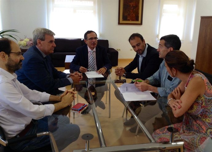 Reunión consejero Presidencia con alcalde