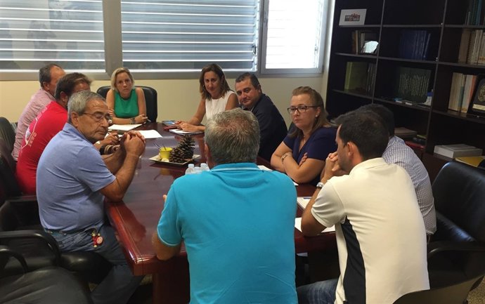 Martínez-Cachá, con Morales y representantes del sector de la pesca