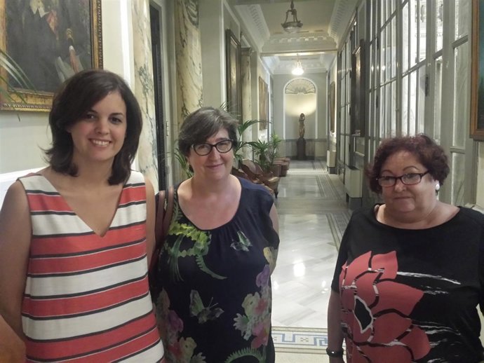 La concejal de Policía de Valencia, Sandra Gómez con María José Broseta