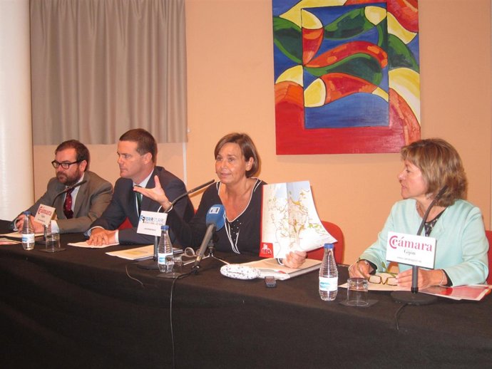 Carmen Moriyón, en el centro