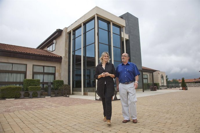 La alcaldesa con el concejal de Servicios Públicos en Estaños