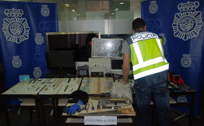 Exposición del material intervenido por la Policía en la operación