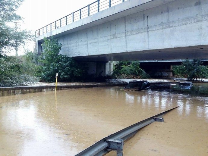 Inundación en el puente del tren de Breda