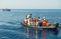 El barco 'Phoenix' de MSF rescata a 201 personas en el Mediterráneo