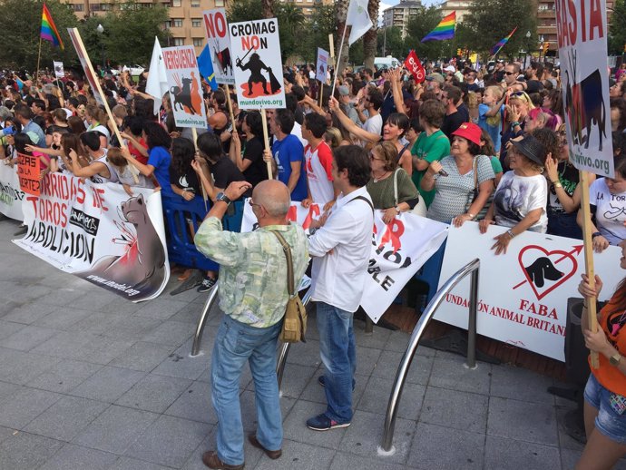Manifestación antitaurina en Gijón, organizada por Anadel