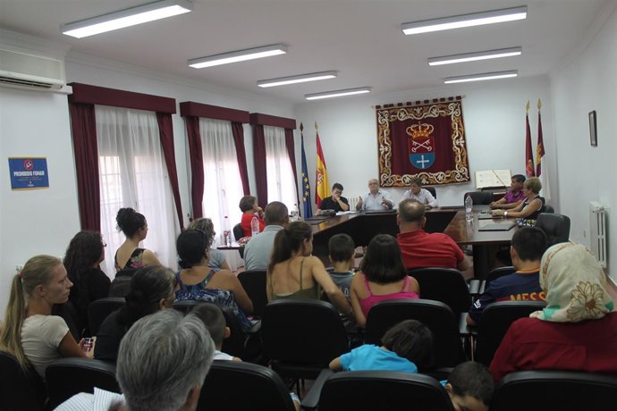 NOTA DE PRENSA Y FOTOS. VISITA ESCUELA RURAL DE LA HERRERA