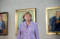 Merkel confía en que Lagarde anime al FMI a participar en el rescate a Grecia