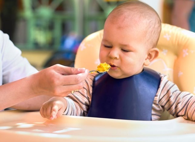Bebés, comida, anorexia del lactante 