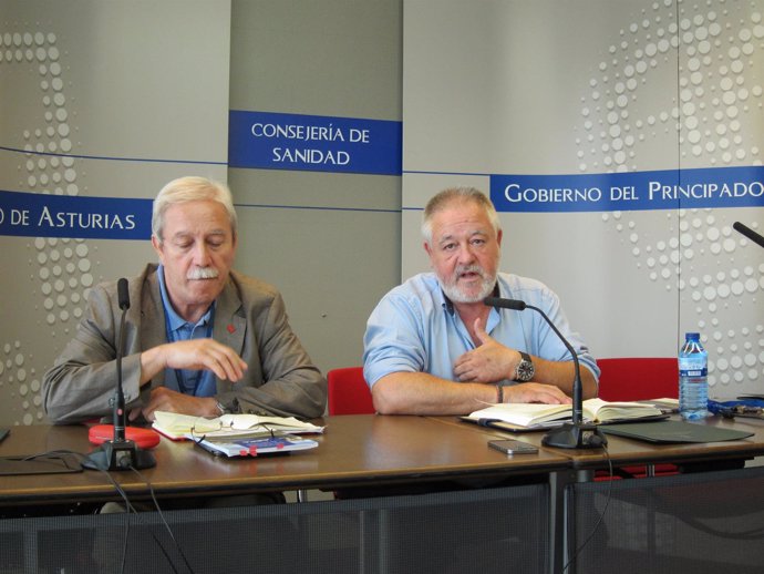 Justo Rodríguez Braga (UGT)  y Antonio Pino (CCOO) en la consejería de Sanidad