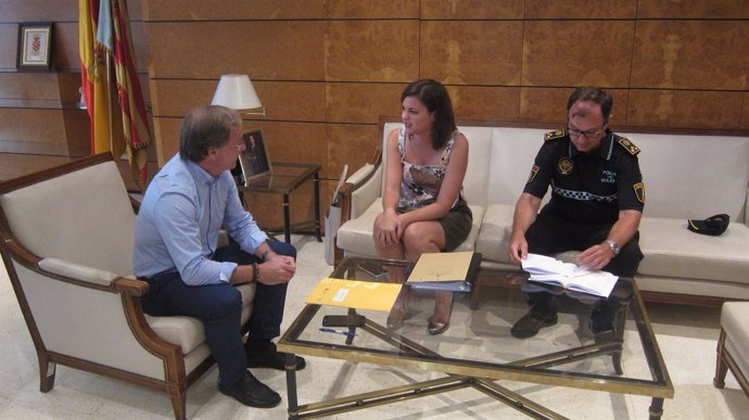 Juan Carlos Moragues se reune con Sandra Gómez