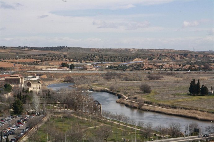 Toledo, Cielo, Nubes dispersas,Tiempo, Río Tajo, Agua