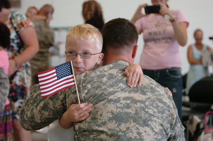 Militar con su hijo