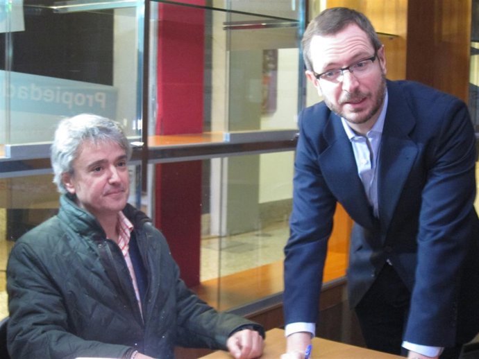 Javier Maroto inaugura la oficina ayudas+justas en Vitoria