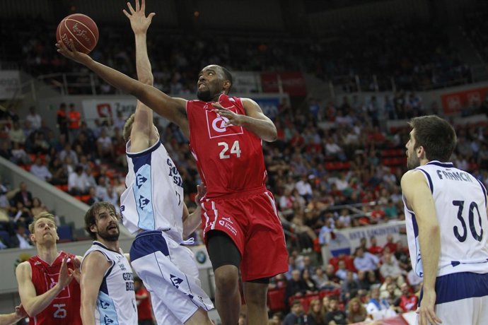 Marcus Landry jugando contra el Gipuzkoa Basket