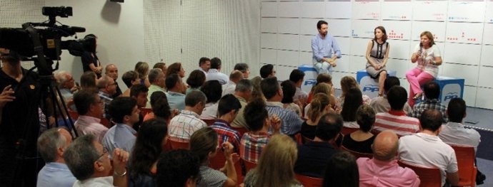 Levy con Betoret y Bonig en un acto con militantes