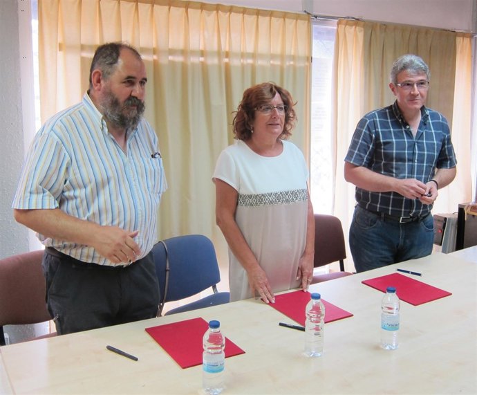 Firma de cesión del local del IASS a la Asociación José Oto de La Jota