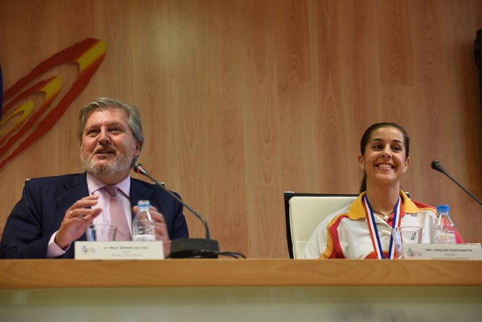 Iñigo Méndez de Vigo y Carolina Marín en el CSD