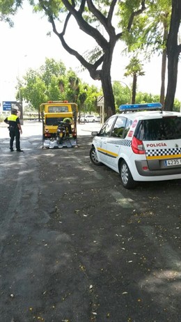 La Policía Local interviene en el lugar del suceso
