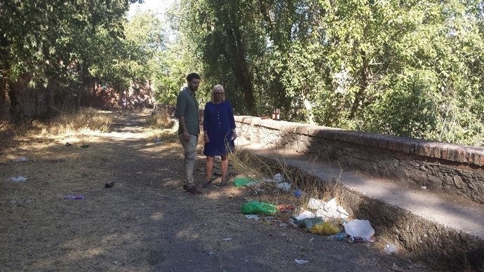 Los concejales del PSOE de Granada durante su visita al Carmen.