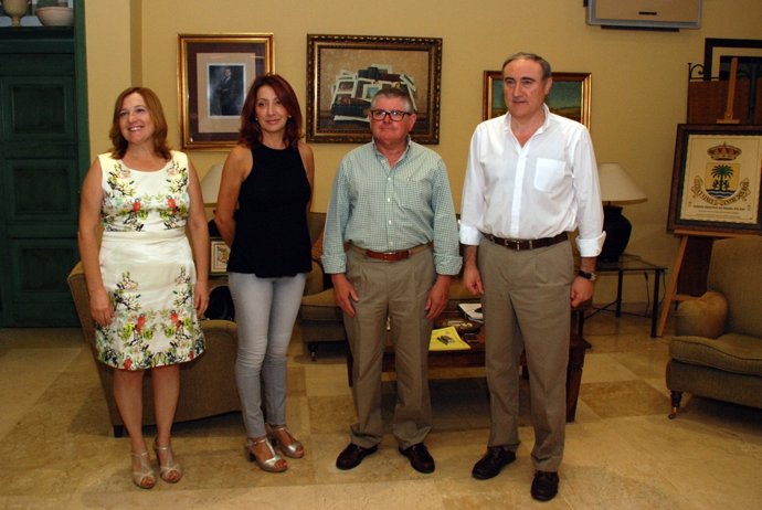 Representantes en la firma del convenio