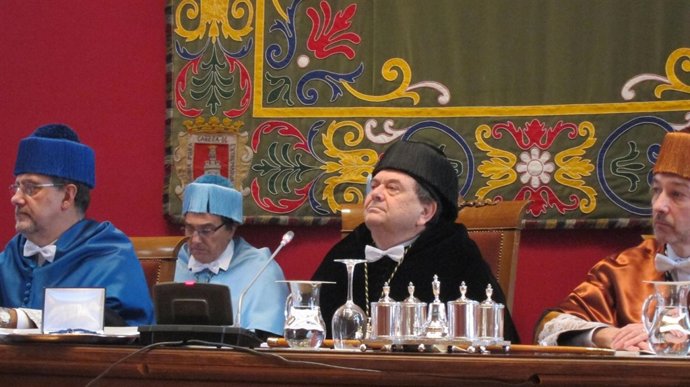 El rector de la Universidad de Zaragoza, Manuel López